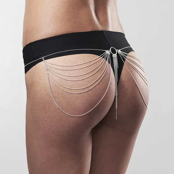 Chaîne taille argentée ajustable, élégante et raffinée, sublimant les courbes, idéale pour tenues de soirée glamour.