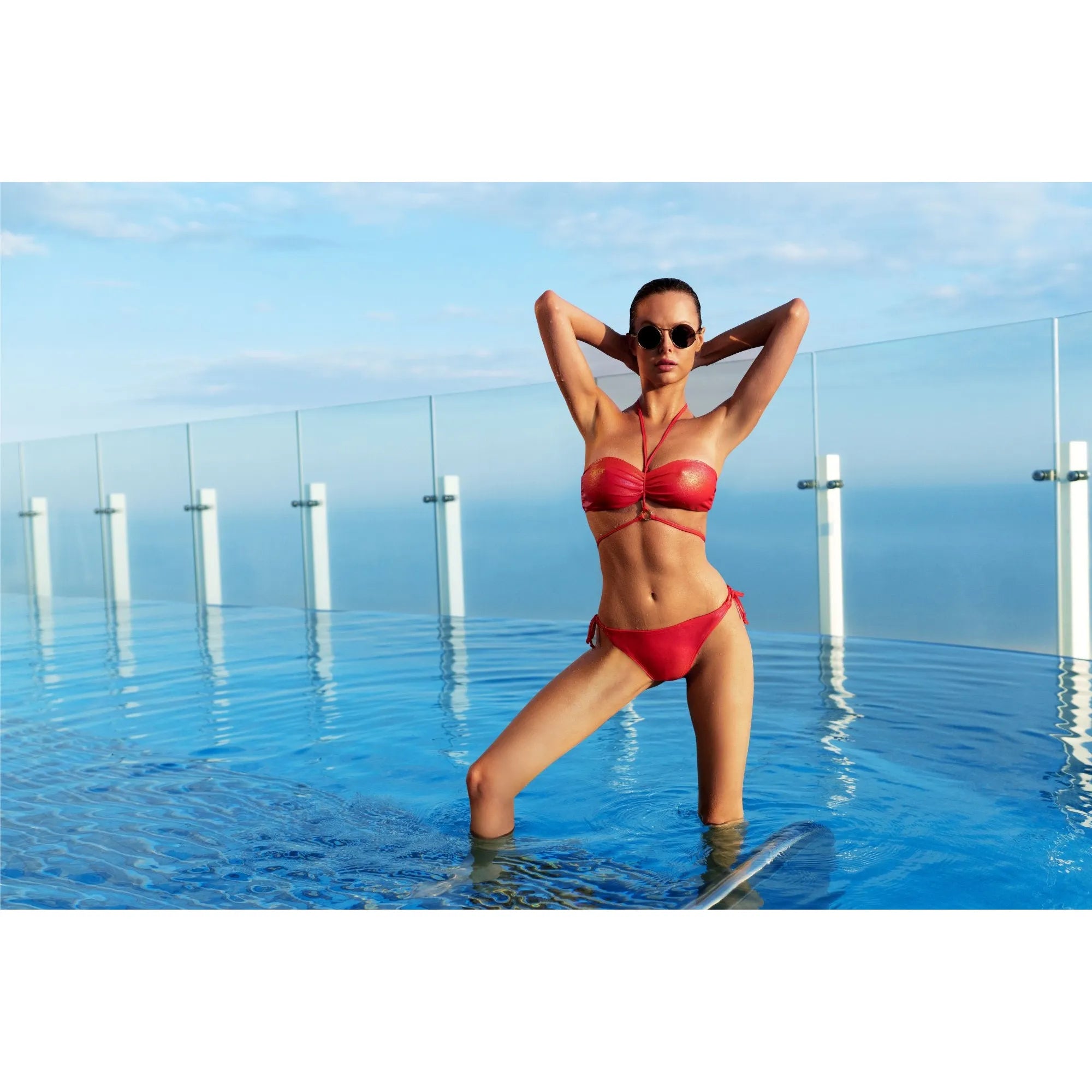 Maillot bain deux pièces rouge élégant cercle métallique laçage réglable maintien sculptant tissu extensible doublure douce taille S glamour piscine