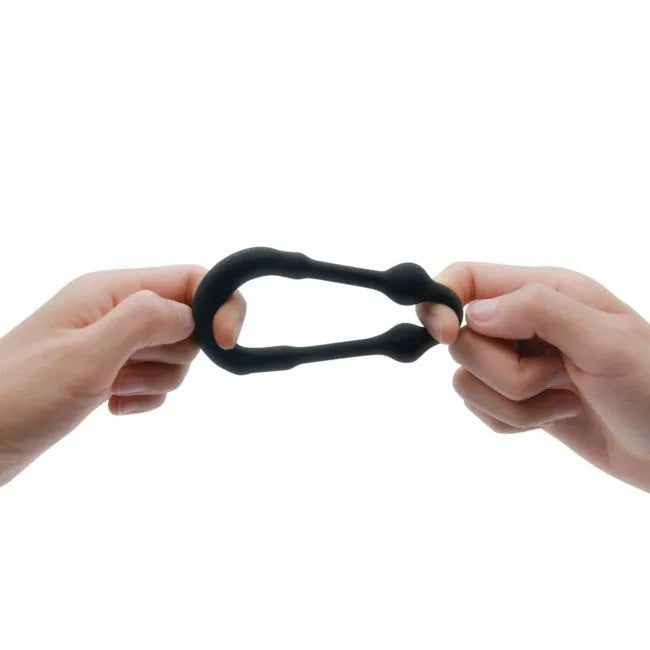 Anneau pénien silicone noir ergonomique avec points métalliques, design pour érection prolongée, par Dorcel.