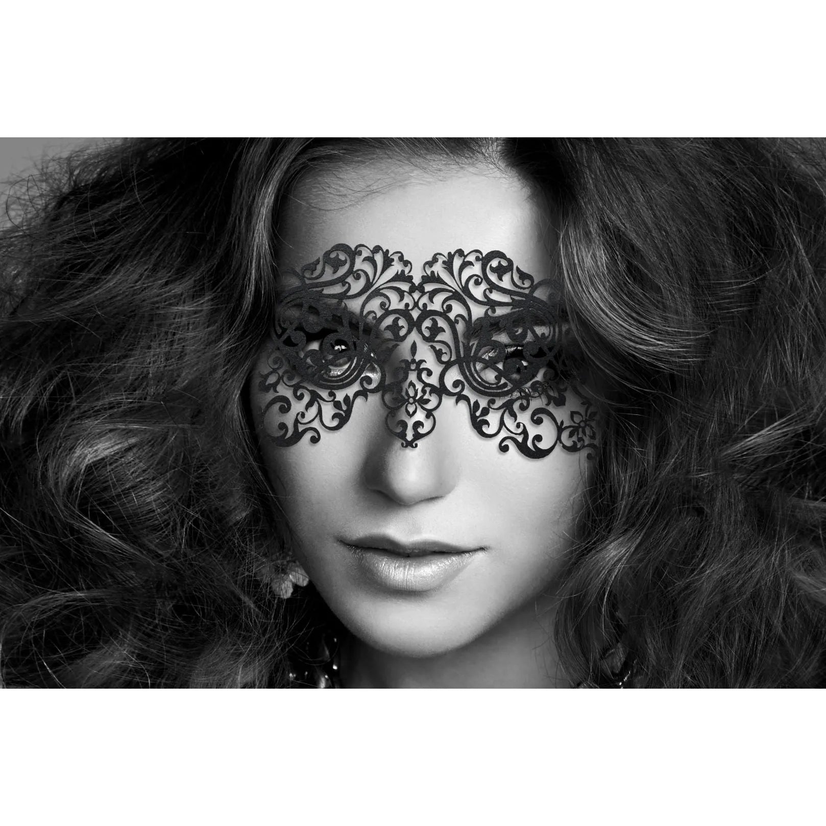 masque vinyle noir sexy réutilisable adhésifs confortable ajustable taille unique élégant mystérieux soirées pimentées événements costumes séduisant glamour