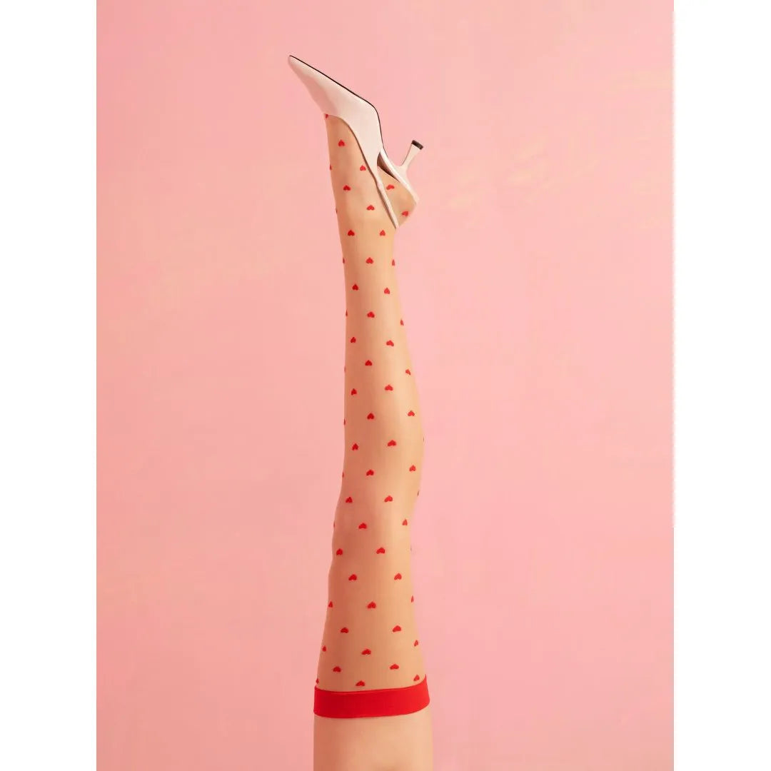 bas noirs cœurs brodés sensuels phéromones 15DEN rouge poudre fins élégants légers résistants élastiques ajustables sublimant silhouette romantiques chics
