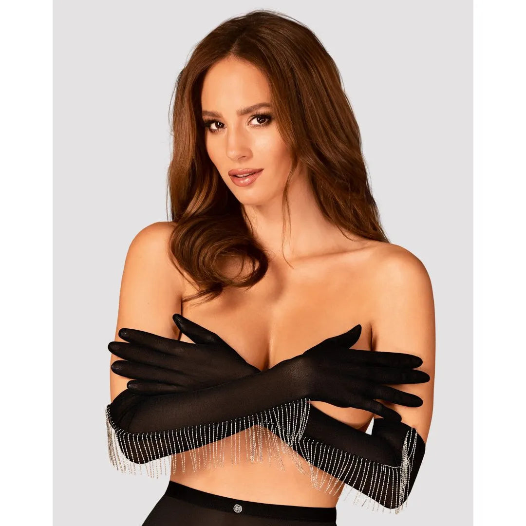 Gants noirs transparents avec perles aux poignets, longueur coude, portés par une femme, élégance glamour soirée.