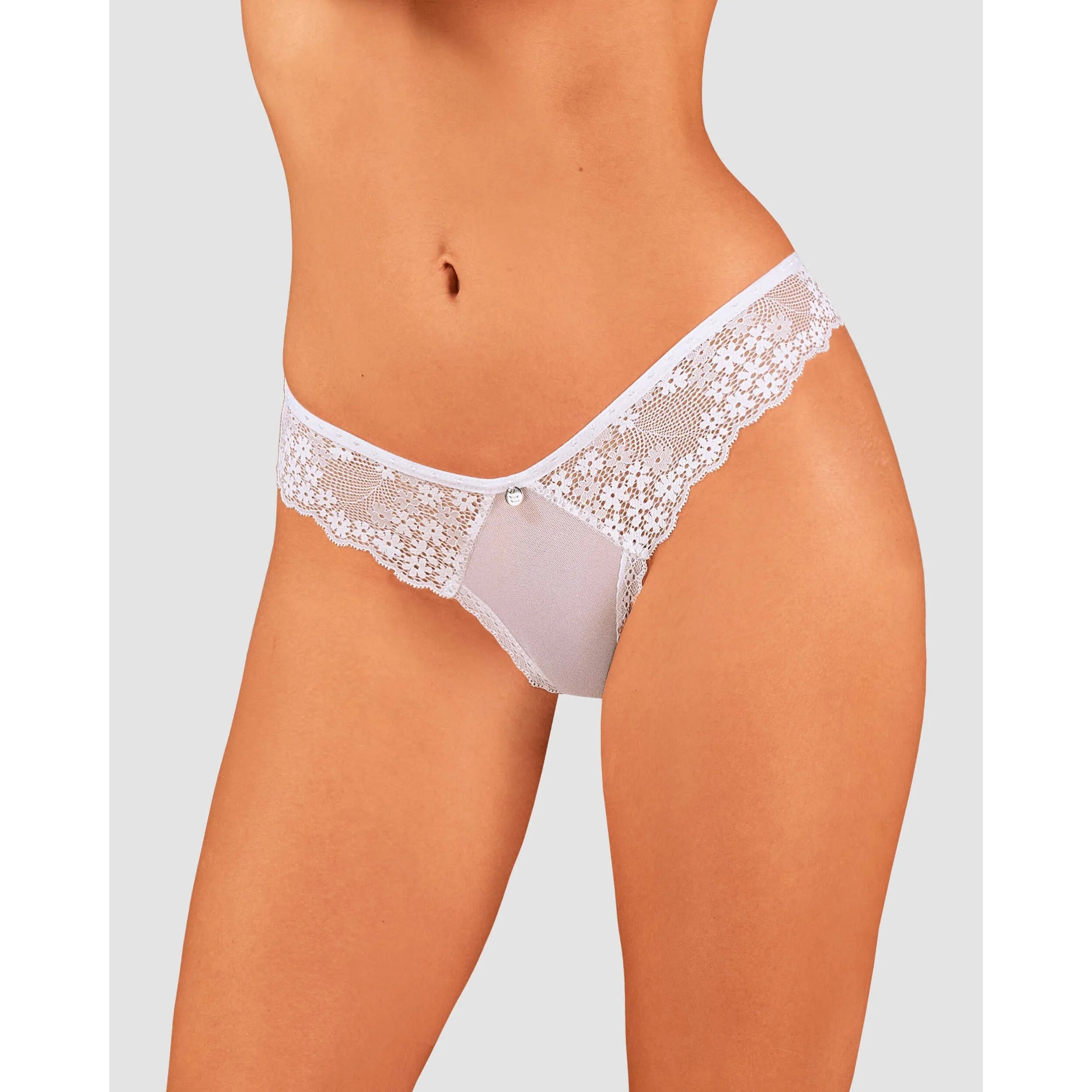 Culotte brésilienne blanche en dentelle florale, maille lisse, bordure délicate, pendentif argenté, élégante et sexy.