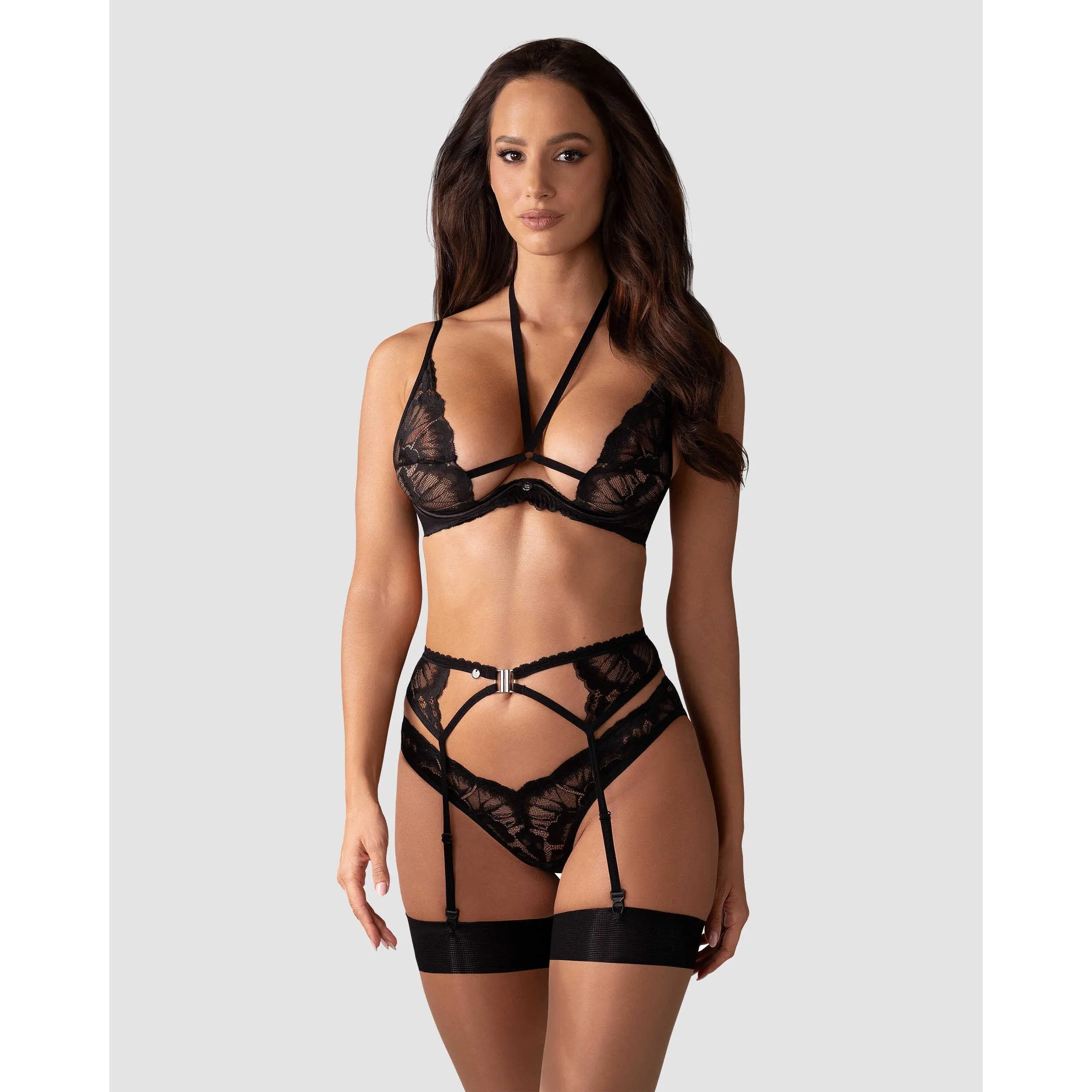 Ensemble lingerie dentelle noire 3 pièces Alessya avec soutien-gorge, porte-jarretelles, détails élégants et sensuels.