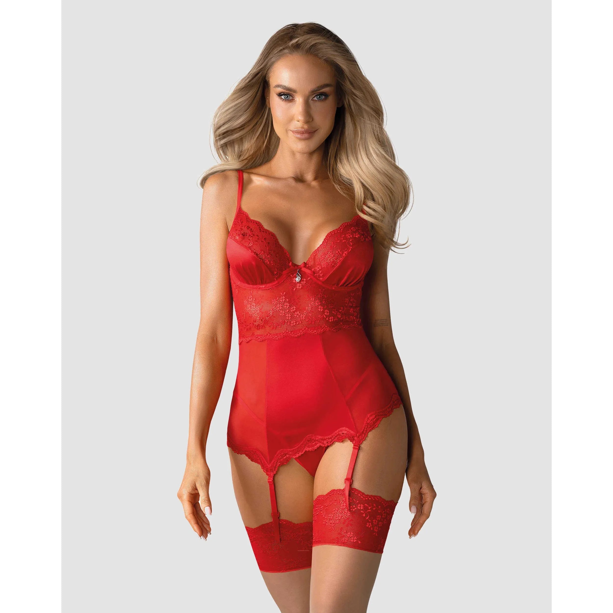 Guêpière rouge dentelle perlée, string assorti, bretelles réglables, jarretelles ajustables, soutien-gorge intégré.
