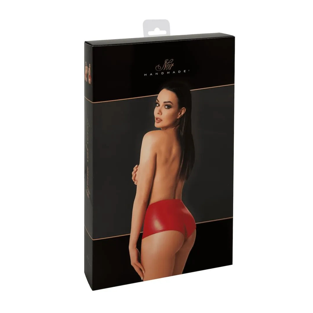 Culotte taille haute rouge brillante, finition mate, extensible, sans couture, style rétro moderne, séduction femme.