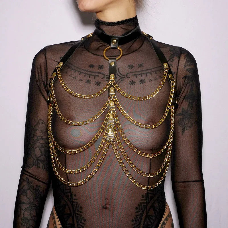 harnais poitrine cuir noir chaînes argentées ajustable fétiche bijou corps sensualité élégance sophistiqué polyvalent taille unique soirée quotidien provocant luxueux