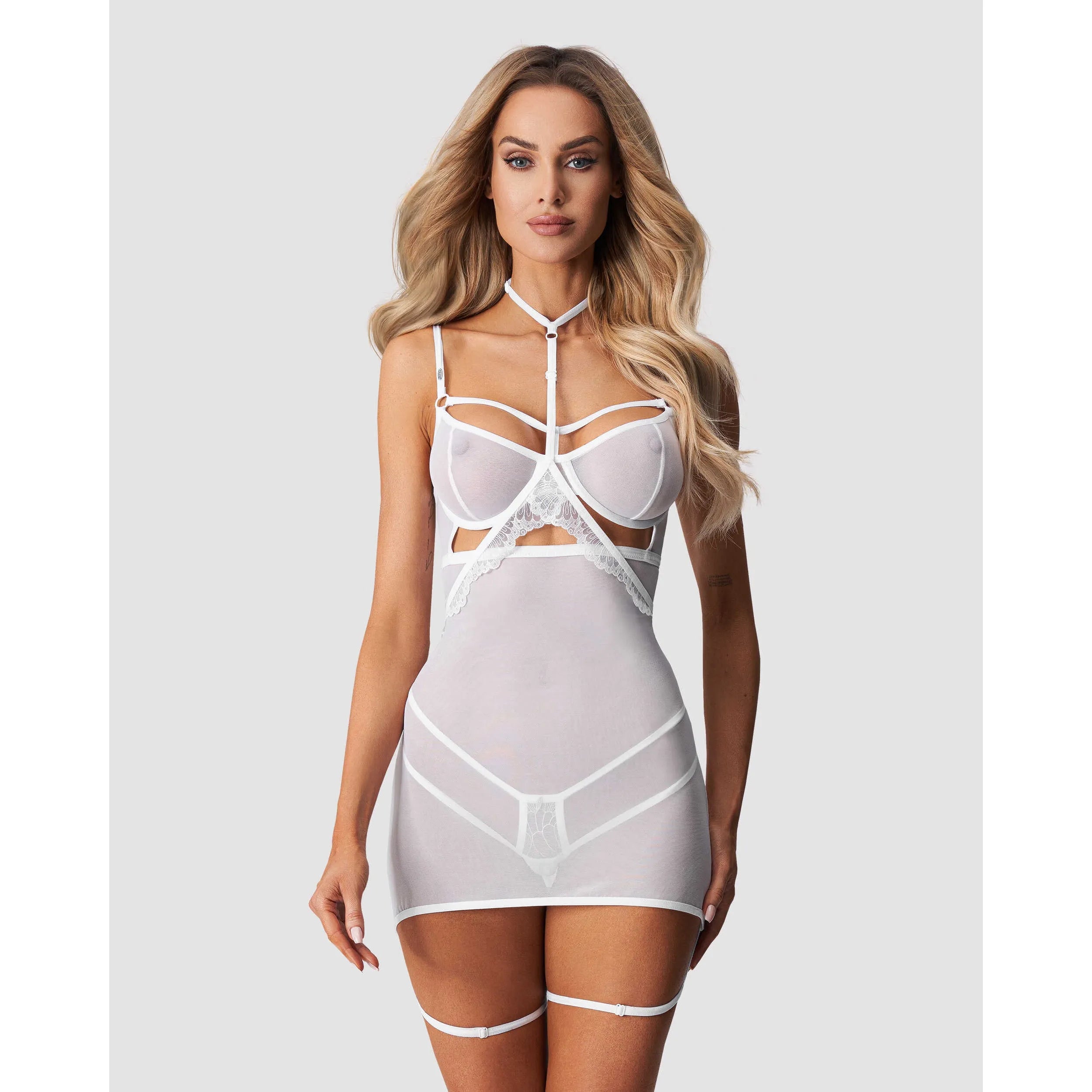 Nuisette blanche transparente en dentelle avec choker et jarretières, design ajustable et élégant, silhouette sublimée.