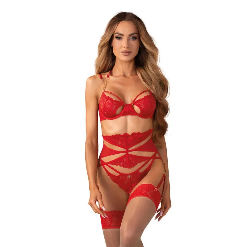 Ensemble lingerie dentelle rouge avec chaîne dorée, soutien-gorge à armatures, string ouvert, élégant et sensuel.