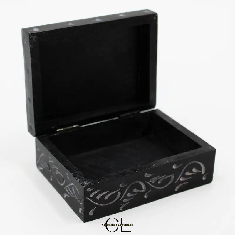 Boîte à bijoux noire en pierre saponite, gravée Arbre de Vie, ouverte, 10cm, design spirituel et décoratif.