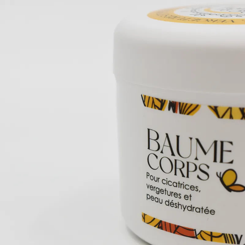 Baume hydratant naturel grossesse 250ml, pot blanc avec étiquette colorée, soin cicatrices et vergetures peaux déshydratées.