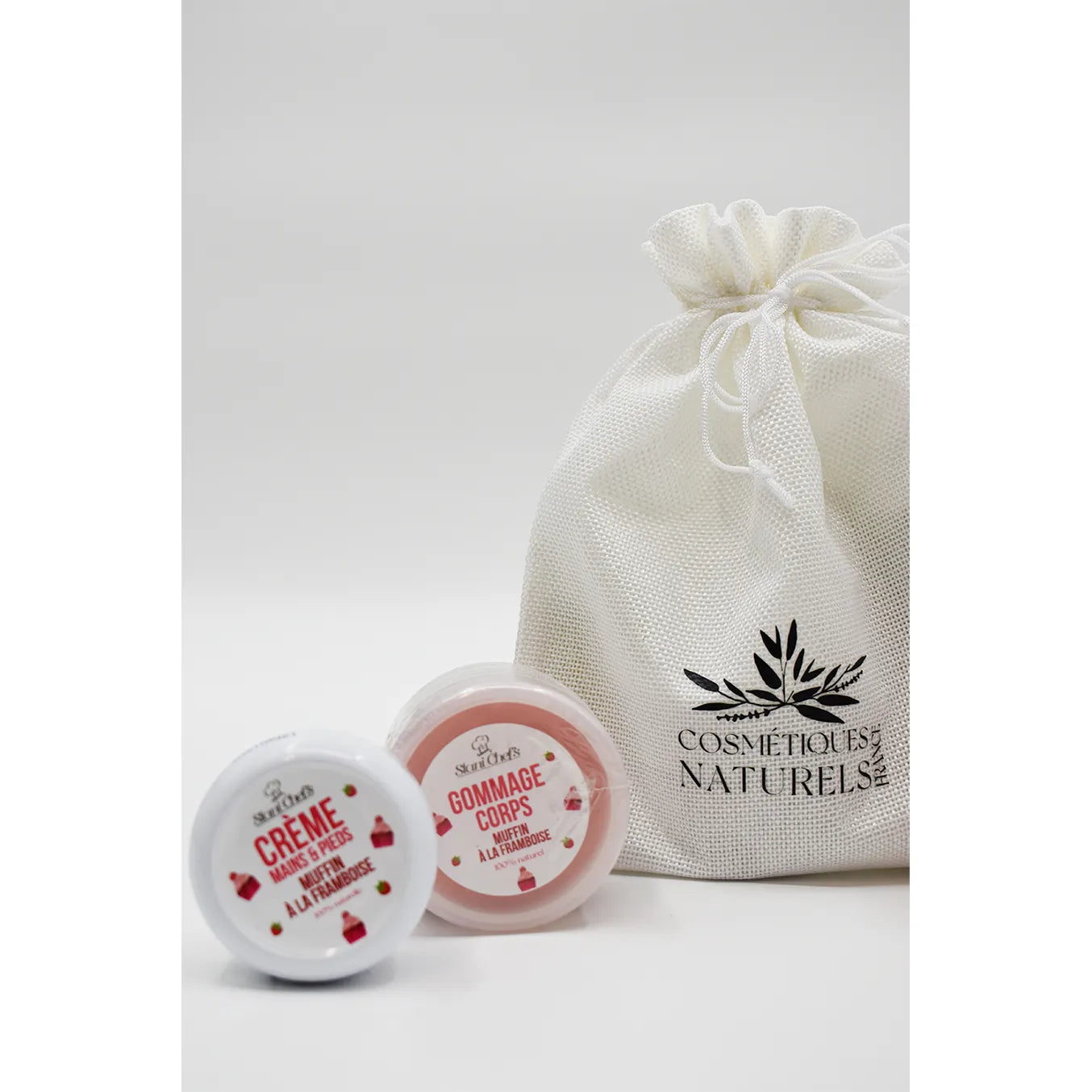 Coffret cosmétique naturel muffin framboise, crème et gommage, hydratant corps et cheveux enfants, sac blanc.