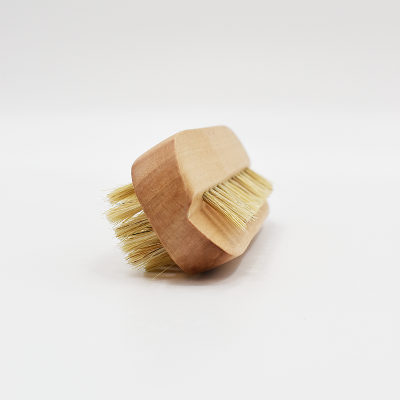 Brosse à ongles en bois à deux faces, poils naturels, côté large et étroit pour nettoyage précis et efficace.