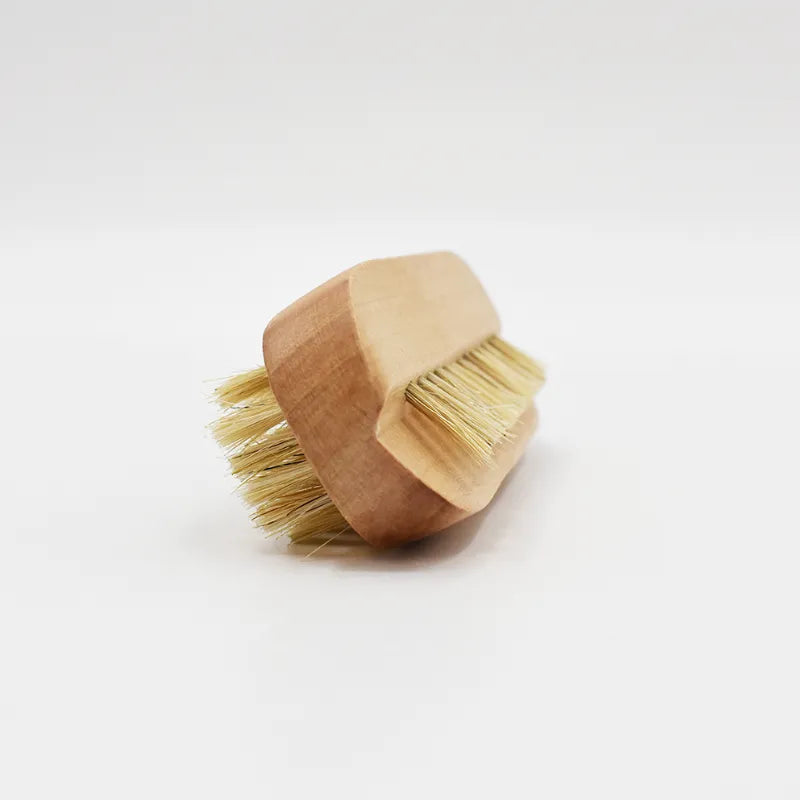 Brosse ongles bois écologique double face, poils naturels, forme ergonomique, nettoyage et exfoliation mains.