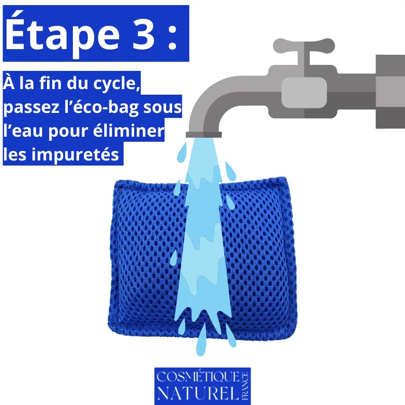 Éco-Bag céramique bleu sous un robinet, illustrant le nettoyage écologique pour lave-vaisselle, zéro déchet.
