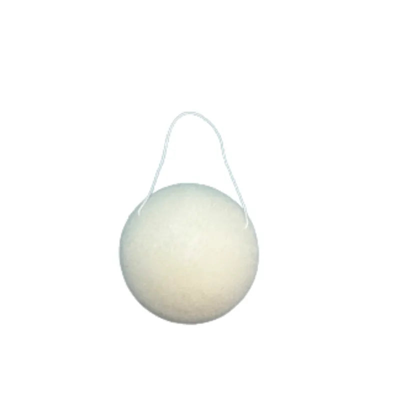 Éponge konjac blanche ronde avec cordelette, exfoliante naturelle pour visage, idéale peaux sensibles, compostable.