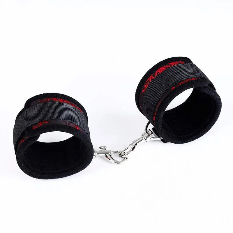 Accessoires BDSM ajustables haute qualité Ohmama ergonomique sécurité confortable matériaux prestige durables hypoallergéniques taille unique polyvalents sensuels raffinés élégants