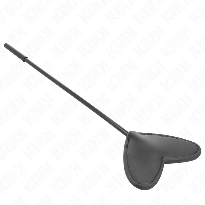 Cravache BDSM en cuir noir, forme cœur, élégante et ergonomique, pour expériences sensorielles intenses.