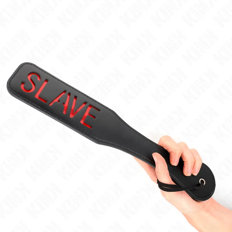 Cravache BDSM en cuir noir, poignée ergonomique, finitions soignées, élégante et robuste pour séances intimes raffinées.