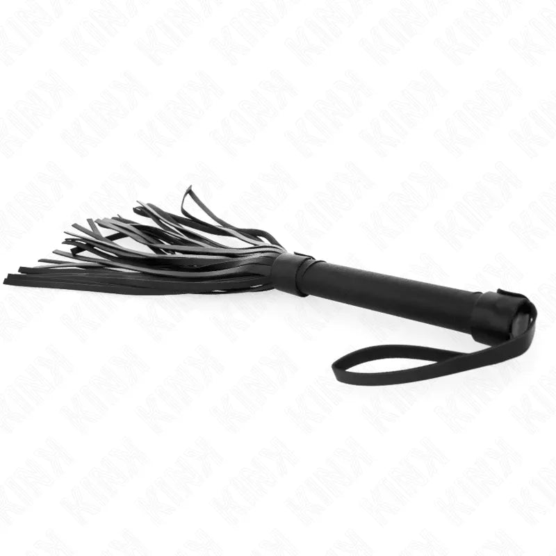 Cravache BDSM en cuir noir, poignée ergonomique, lanières souples, accessoire domination, plaisir intense et sécurisé.