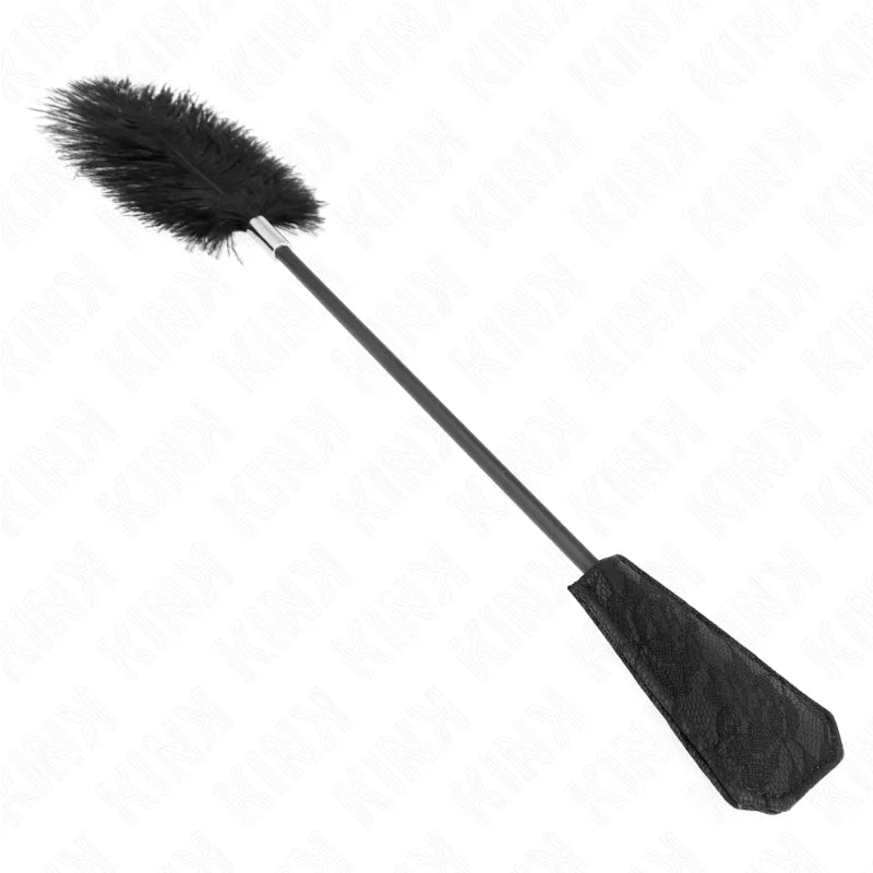 Cravache BDSM en cuir noir, manche ergonomique, plumeau élégant, haute qualité, robuste et esthétique.