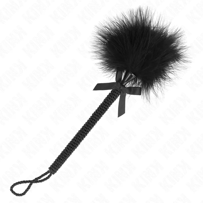 Accessoires BDSM cuir véritable luxueux artisanaux ergonomiques robustes élégants discrets sensuels raffinés durables cravaches fouets plumeaux pagaies contrôle personnalisables sécurisés