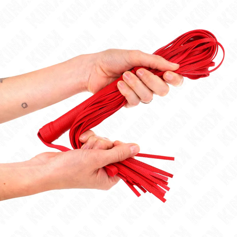 Cravache rouge en cuir, design élégant et ergonomique, accessoire BDSM luxe pour jeux sensuels et intenses.