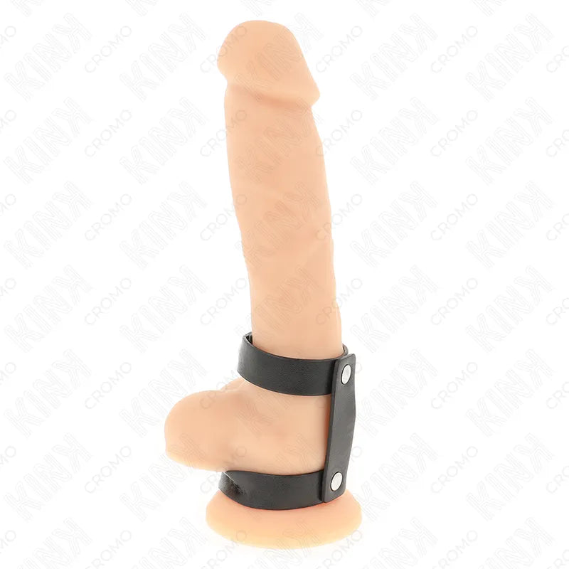 Anneau pénien cuir noir réglable sur sextoy, élégant et durable, pour expériences BDSM sophistiquées et intenses.