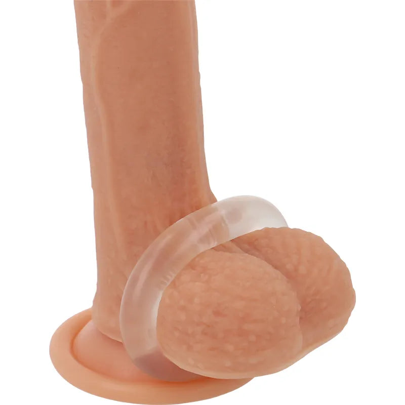 Anneau pénien transparent TPE hypoallergénique sur pénis, ergonomique, extensible, pour confort et performance.