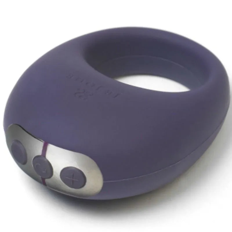 Anneau vibrant violet ergonomique Je Joue, moteur basse fréquence, stimulation clitoridienne et scrotale, rechargeable.