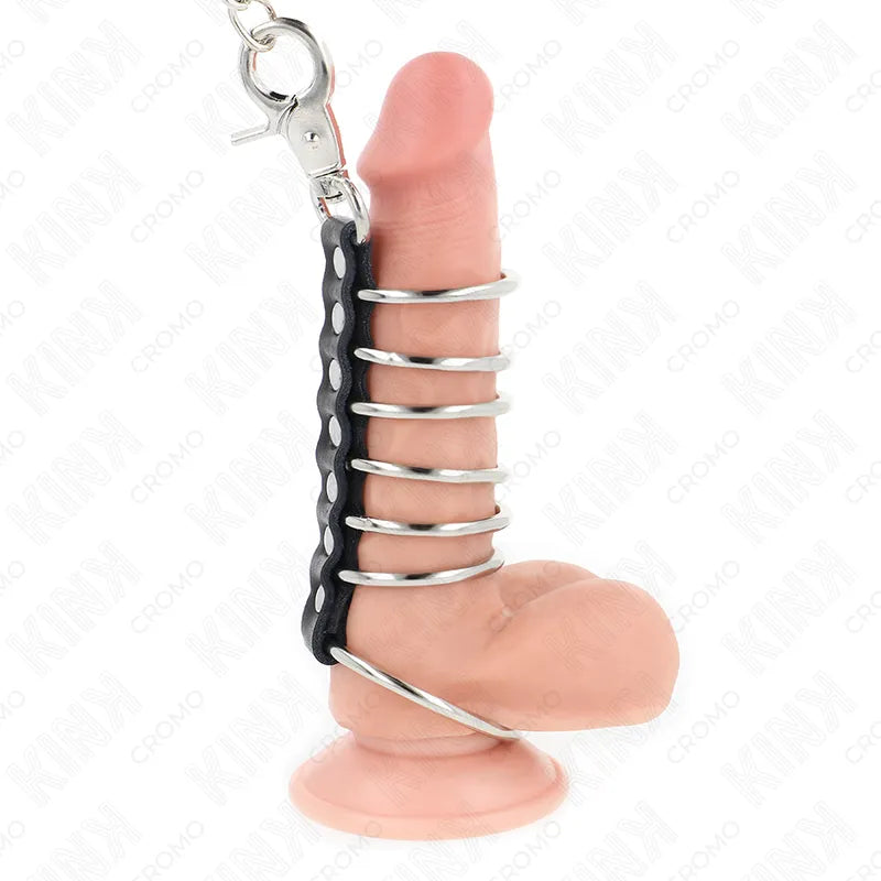 Anneaux péniens réglables en cuir noir sur mannequin, design ergonomique, confort et durabilité pour expérience BDSM.