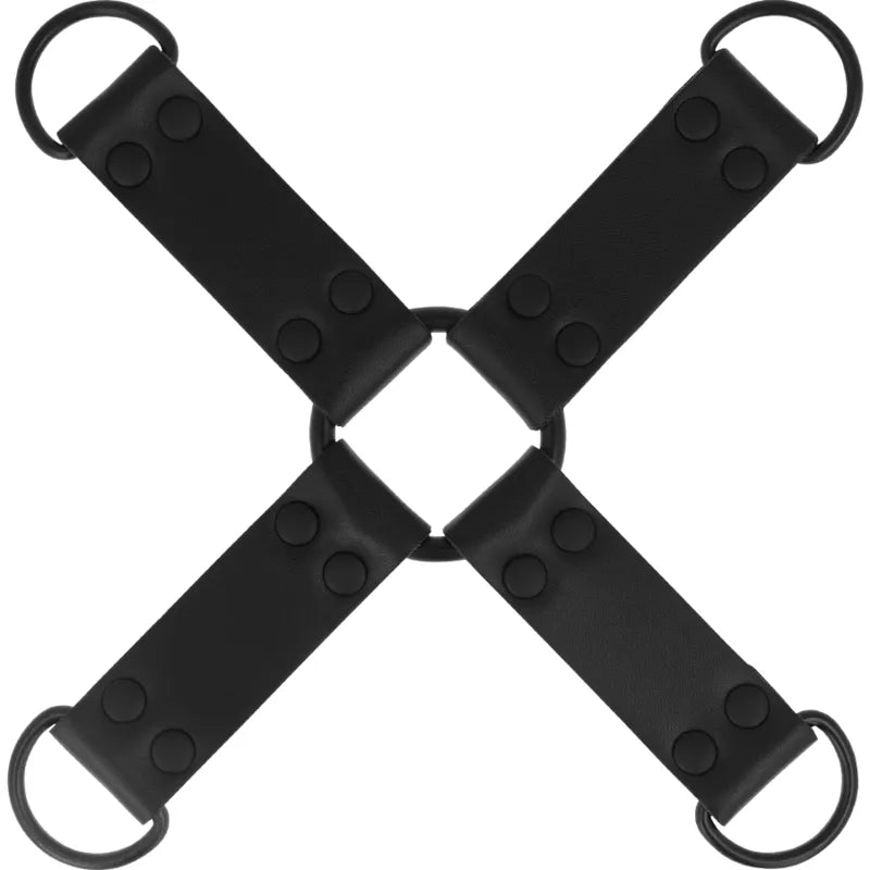 Attache multiple en cuir végétalien noir, forme croix, avec anneaux et rivets, pour usage BDSM sécurisé et confortable.
