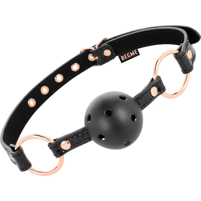 bâillon bdsm cuir vegan respirant rouge quatre trous ventilation serre tête ajustable néoprène métal sans nickel non toxique écologique confortable