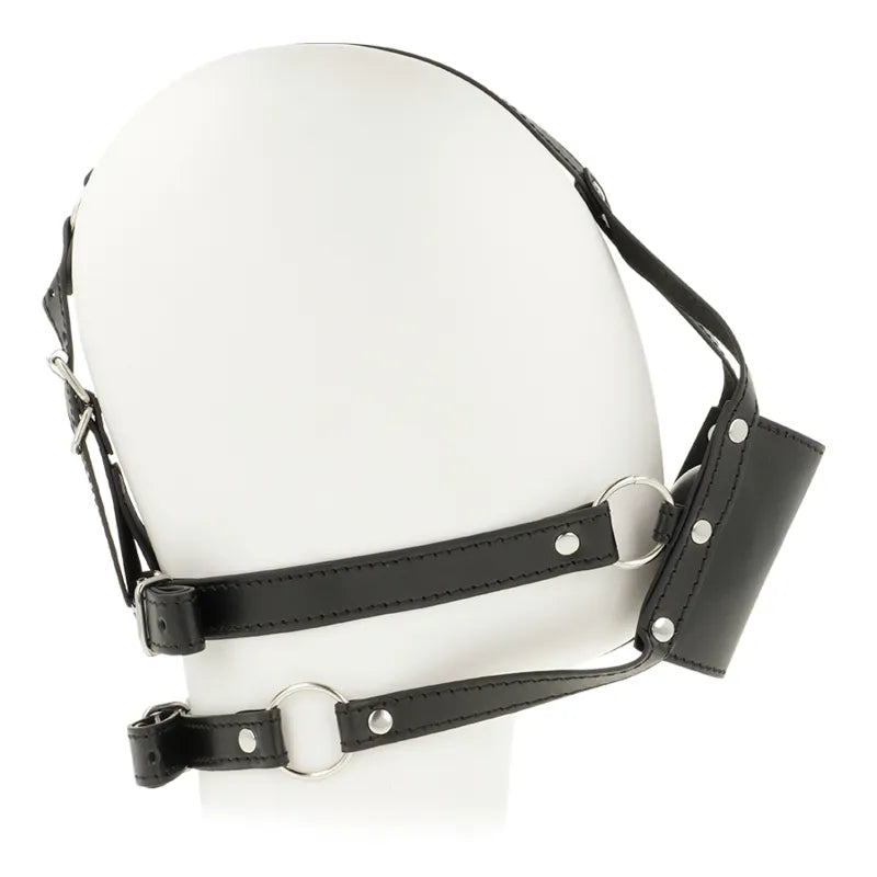 Bâillon en cuir noir avec sangles réglables et boucles, conçu pour jeux fétichistes, confort et sécurité par Ohmama.