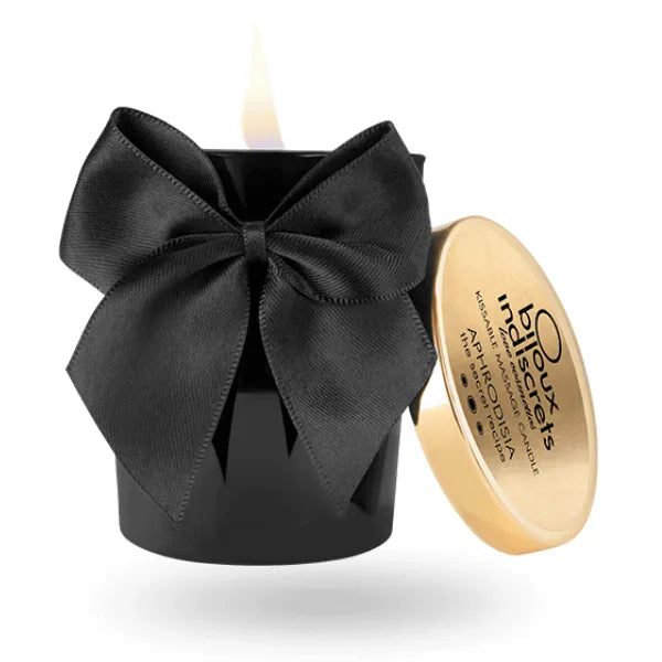 Bougie noire avec flamme, couvercle doré, ruban noir, parfum rose, ylang-ylang, jasmin, épices orientales, massage sensuel.