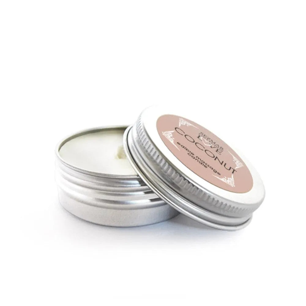 Bougie de massage mini en pot argenté, couvercle ouvert, cire blanche, parfum coco, pour détente et hydratation.