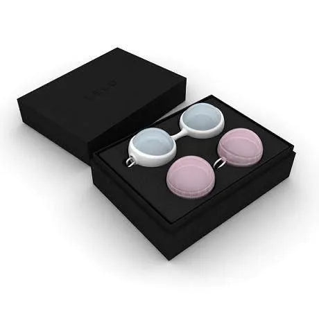 Coffret satin noir avec boules Kegel en silicone médical rose et bleu, poids interchangeables pour renforcement pelvien.