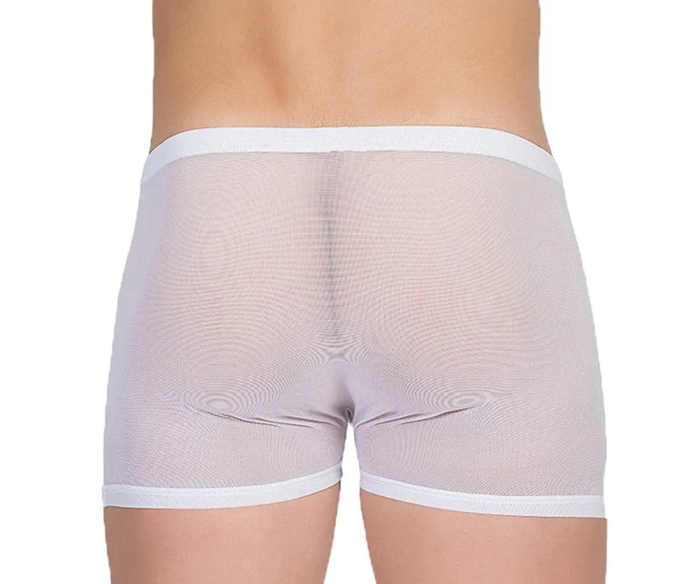 Boxer homme transparent en résille blanche, ajusté et élégant, offrant confort et style audacieux pour une allure moderne.