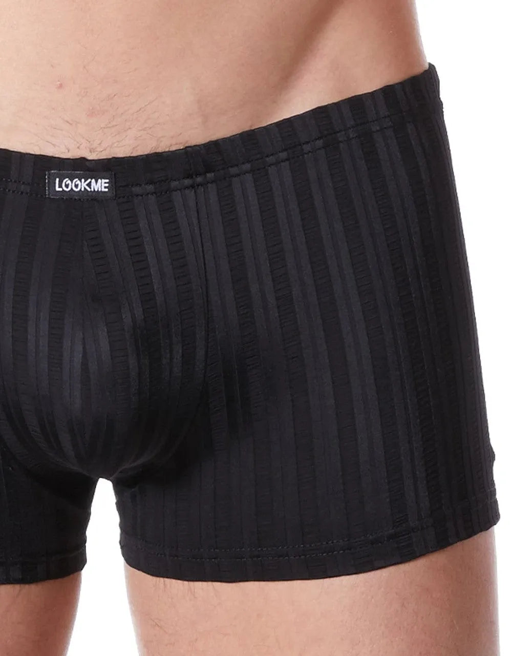 Boxer noir rayé homme, tissu doux extensible, coupe ajustée, finition mate brillante, élégance moderne.