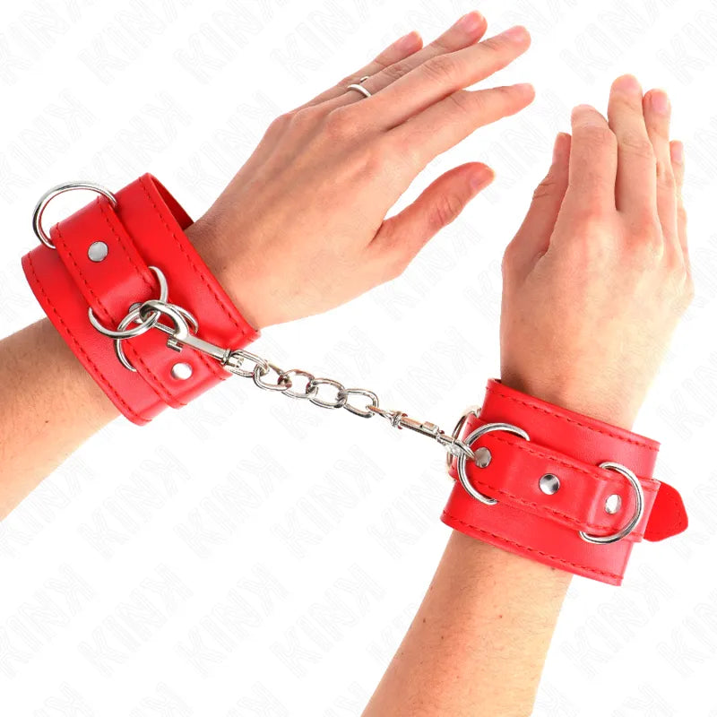 Bracelets BDSM rouges en cuir végétalien, ajustables avec boucles et chaîne, design élégant et éthique pour confort et séc...