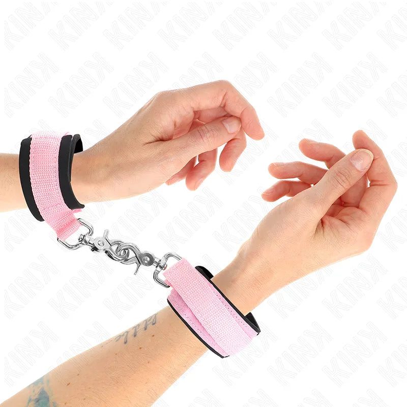 Bracelet BDSM cuir véritable noir, robuste, rembourré, boucles métalliques, anneaux résistants, élégant et polyvalent.