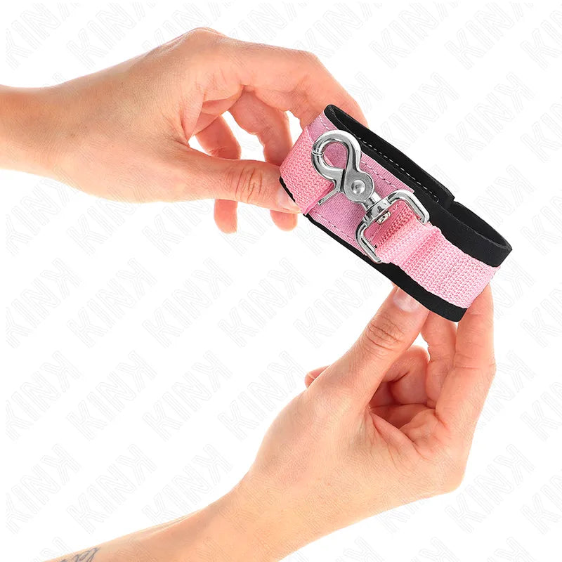 Bracelet BDSM cuir véritable noir avec boucles métalliques robustes, élégant et durable, pour séances sécurisées et stylées.