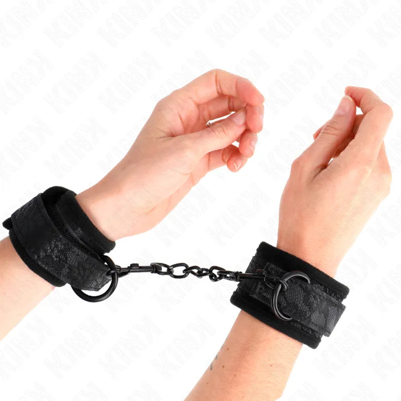 Bracelets BDSM cuir noir, rembourrage moelleux, boucles métalliques, chaîne de connexion, ajustement réglable.