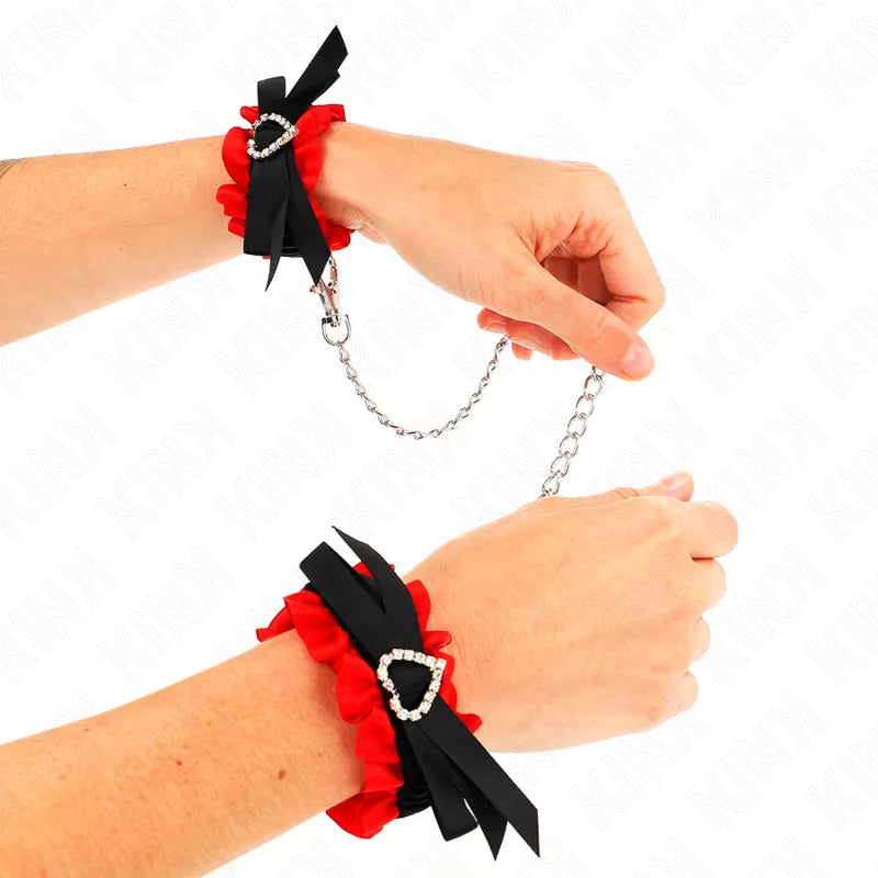Bracelets BDSM cuir noir rembourrés, boucles métalliques, anneaux D, ajustables, élégants, finition artisanale.