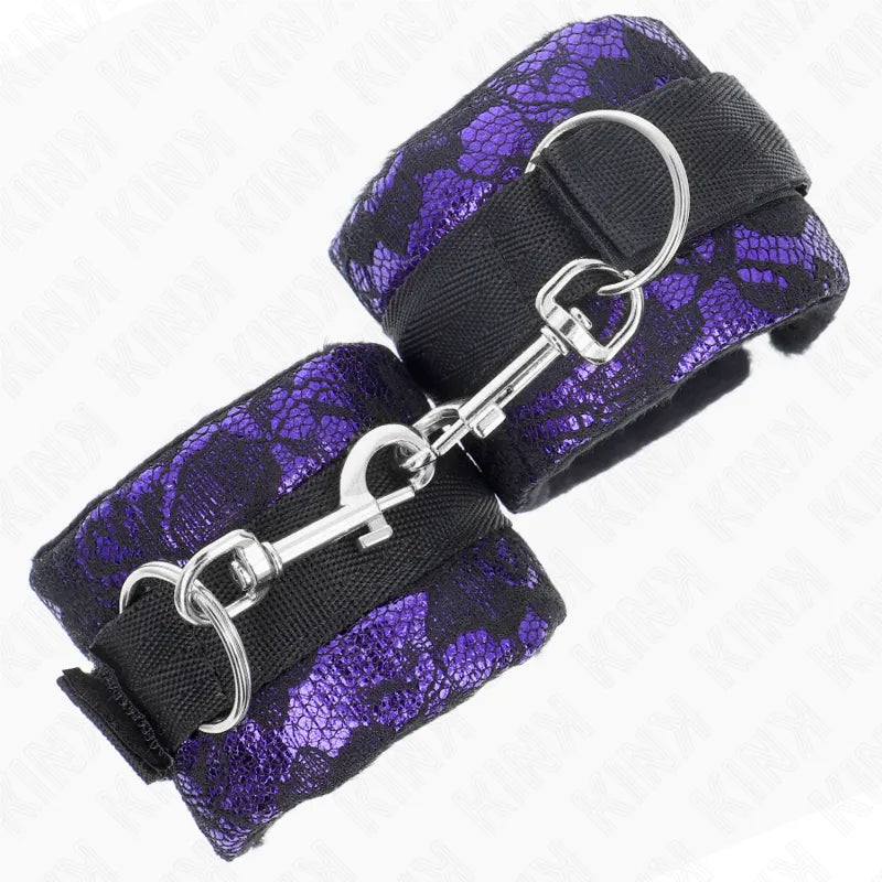 Bracelets BDSM en cuir végétalien noir et violet, boucle métallique, design élégant et sécurisé, artisanat luxueux.