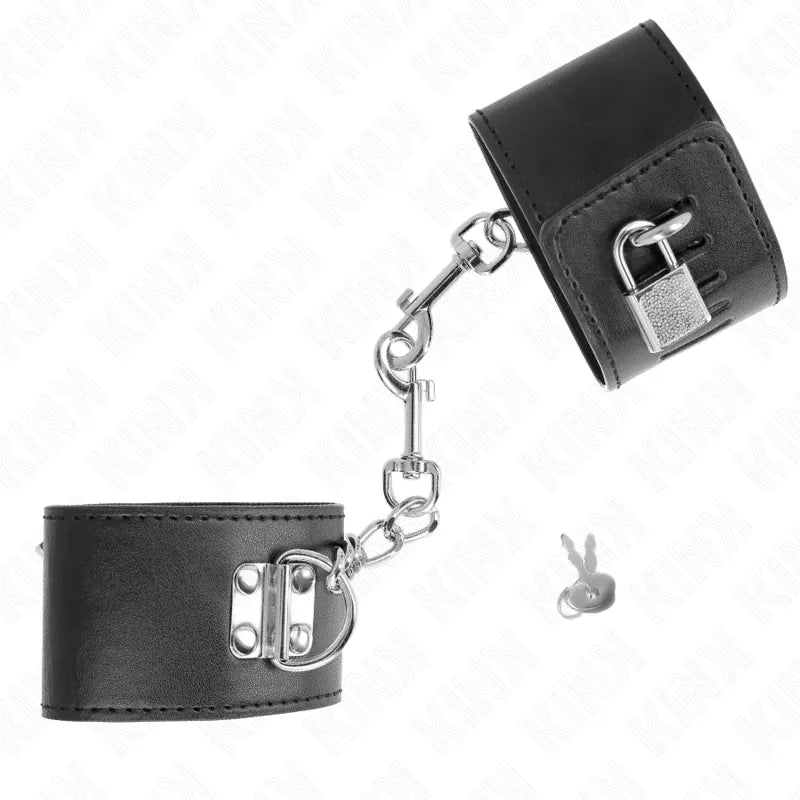 Bracelets BDSM cuir noir, rembourrés, fermetures métal robustes, design épuré, ajustables, confortables et sécurisés.