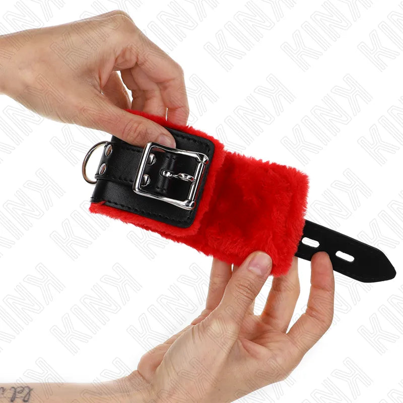 Bracelet BDSM en cuir rouge avec boucle robuste et anneau D, intérieur doux, ajustable, élégant et durable.