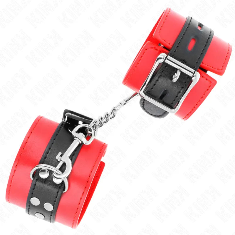 Bracelets BDSM rouges et noirs en cuir végétalien avec rembourrage doux, chaîne métallique et boucles ajustables.