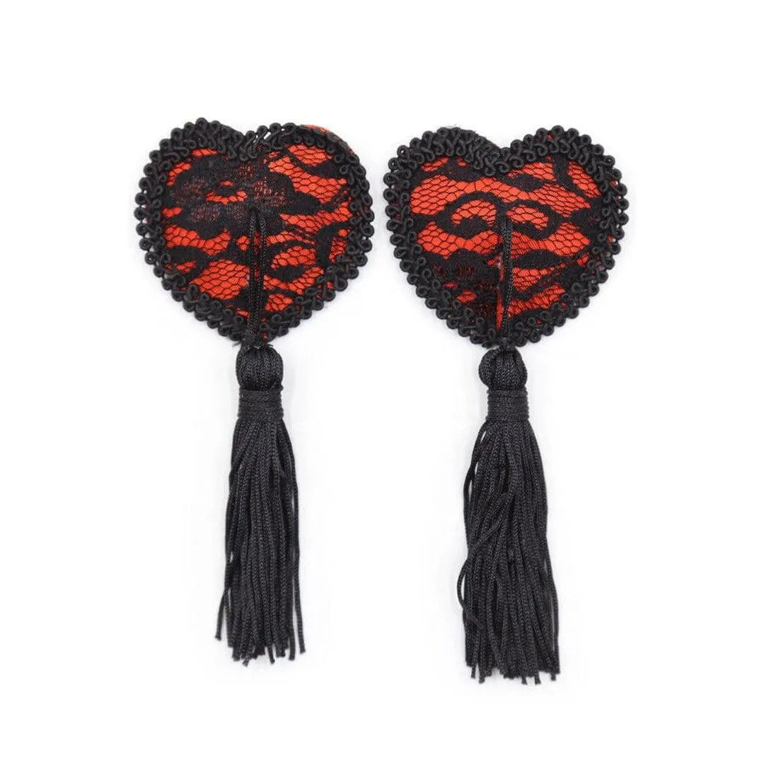 Cache tétons cœur rouge dentelle noire satin polyester pompon noir réutilisable confortable adhésif invisible soirée intime glamour sensuel élégant