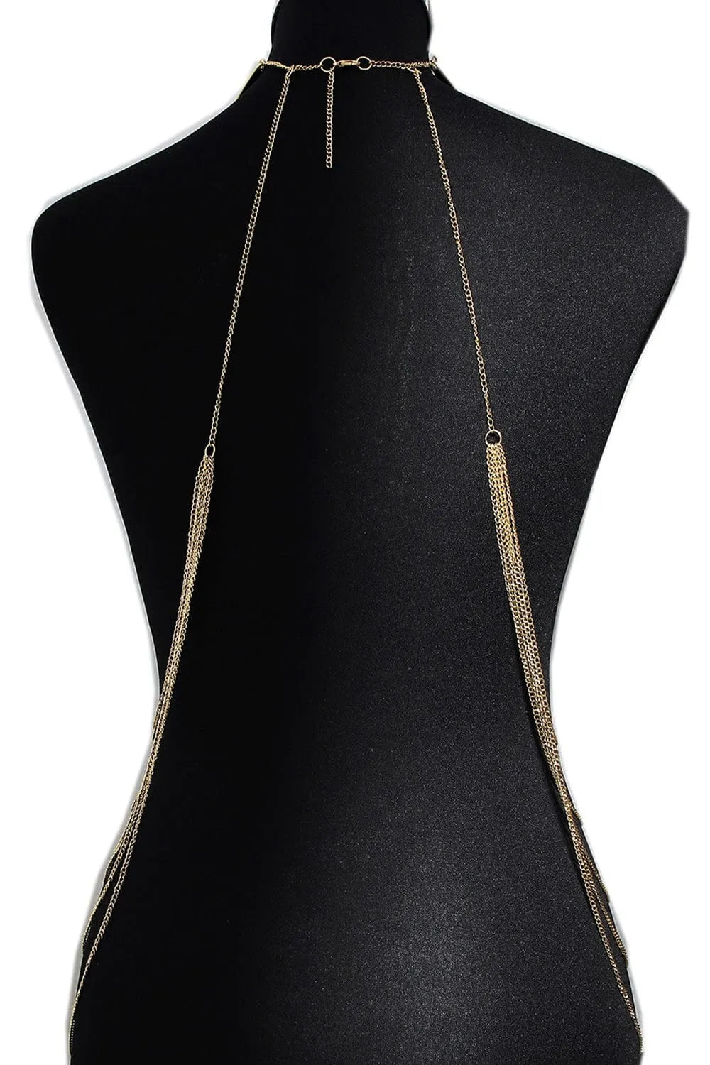 Chaine de corps dorée fine, métal plaqué or, ajustable, élégante sur mannequin noir, accessoire mode pour robe soirée.